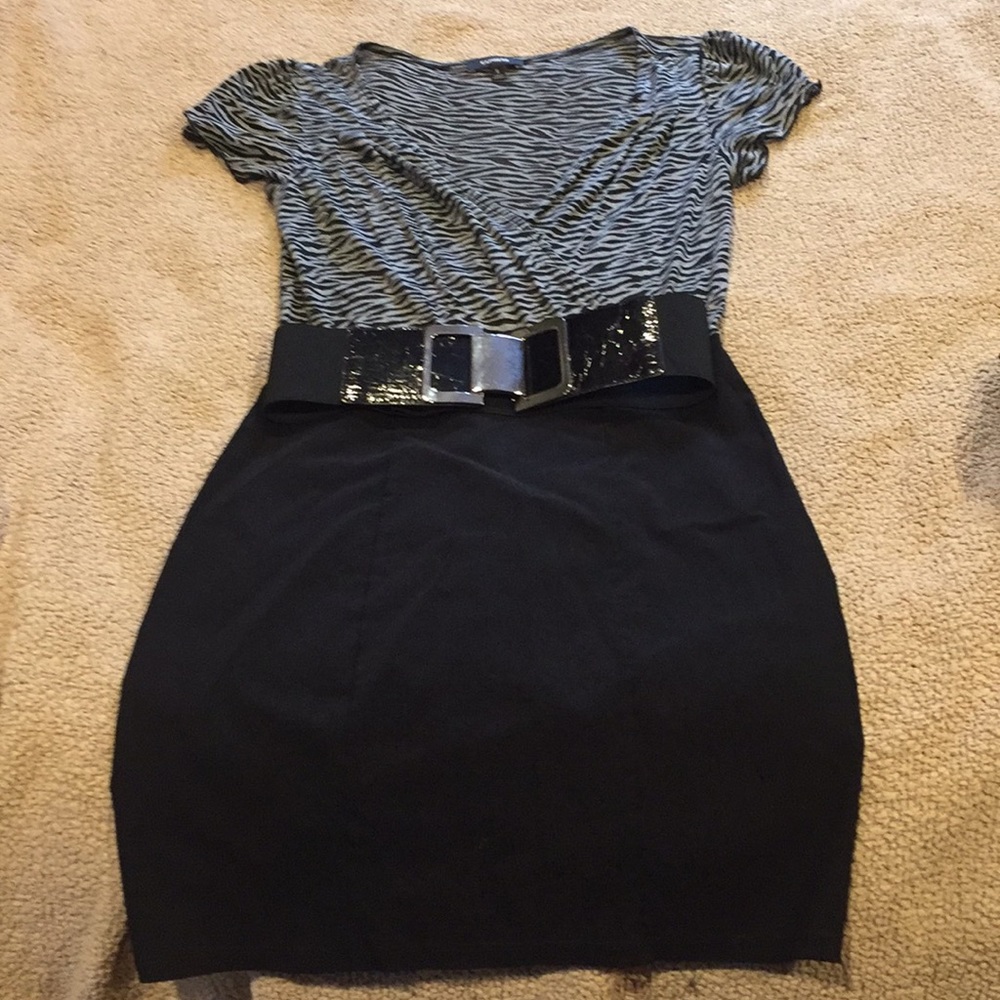 Express dress with belt